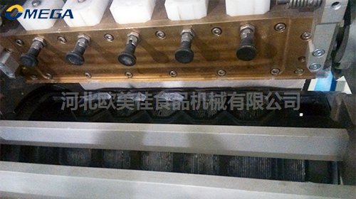 五道自动连续分块机