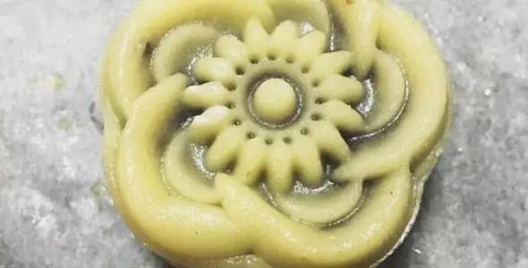 广式蛋黄月饼做法